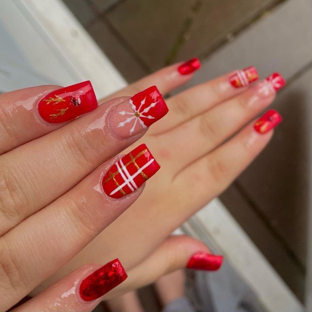 Ladies Christmas Gel Nail Design Inspiration