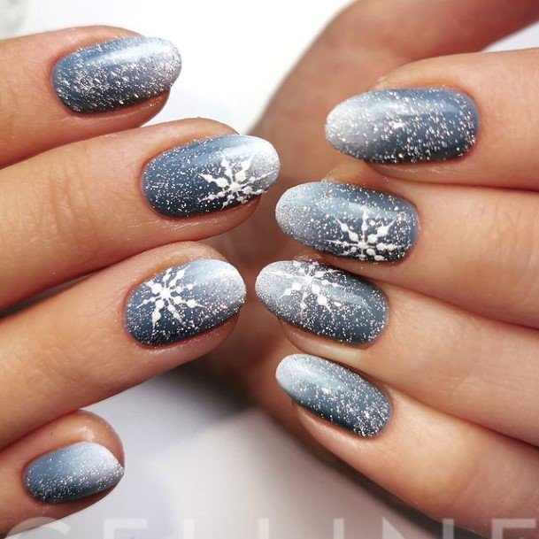 Ladies Christmas Ombre Nail Design Inspiration