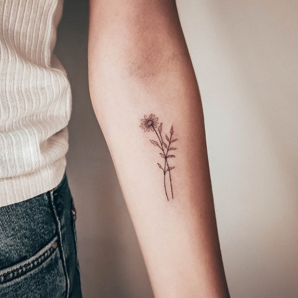 Ladies Daisy Tattoo Design Inspiration