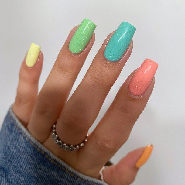 Ladies Holiday Nail Design Inspiration