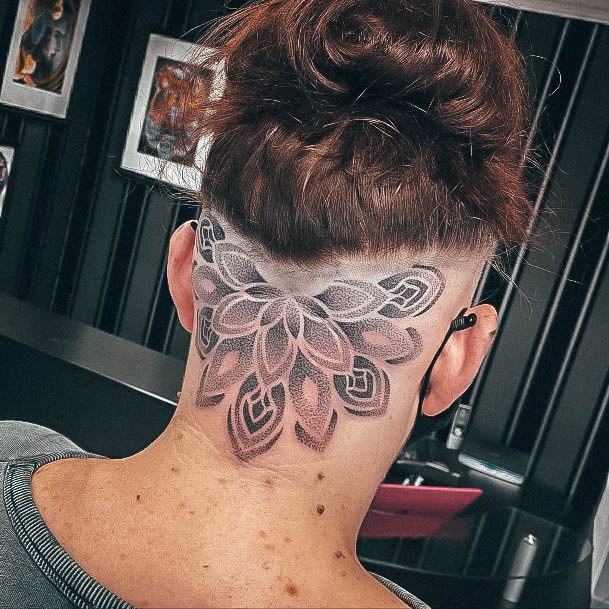 Lady With Elegant Back Of Neck Tattoo Body Art