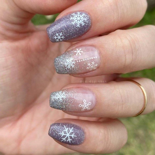 Lady With Elegant Christmas Ombre Nail Body Art