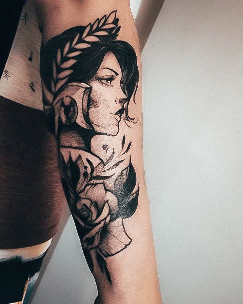 Lady With Elegant Greek Tattoo Body Art