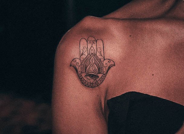 Lady With Elegant Hamsa Tattoo Body Art