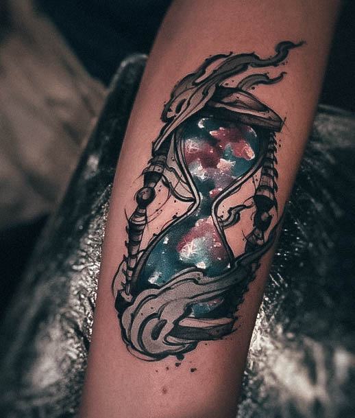 Lady With Elegant Hourglass Tattoo Body Art