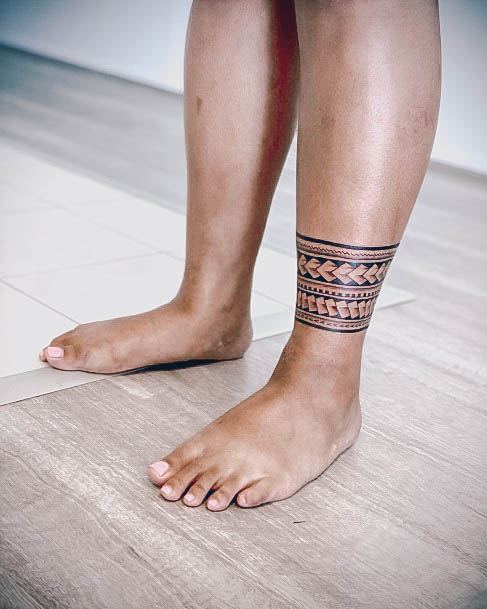 Lady With Elegant Polynesian Tattoo Body Art