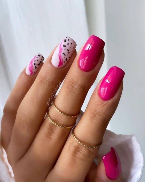 Lady With Elegant Short Pink And White Nail Body Art