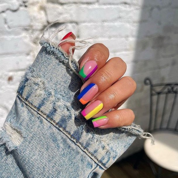 Lady With Elegant Short Summer Nail Body Art