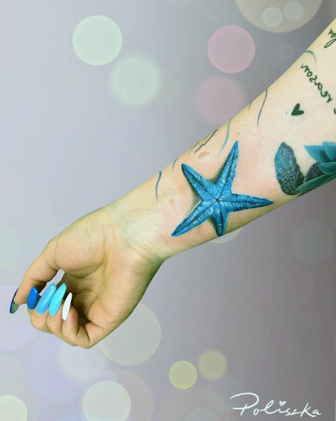 Lady With Elegant Starfish Tattoo Body Art