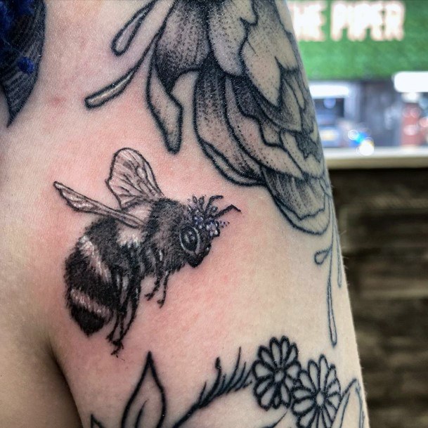 Lazy Dark Bee And Flowers Tattoo For Women