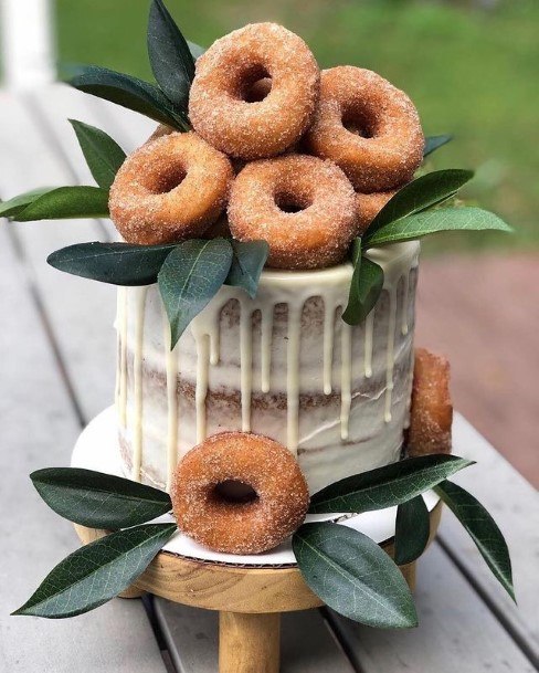Leafy Cake Wedding With Donuts