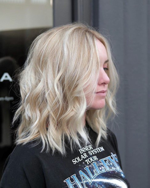 Light Blonde Airy Female With Easy Waves And Center Part