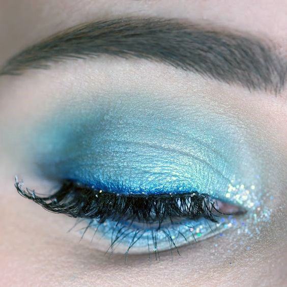 Light Blue Winter Eyeshadow Ideas Women