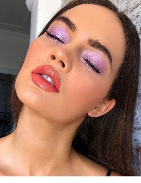 Light Lilac Pretty Makeup Look For Women