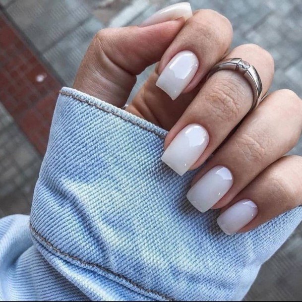 Light Nail Feminine Designs