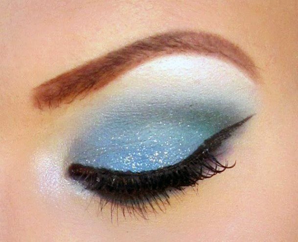 Light Pool Blue Eyeshadow Women