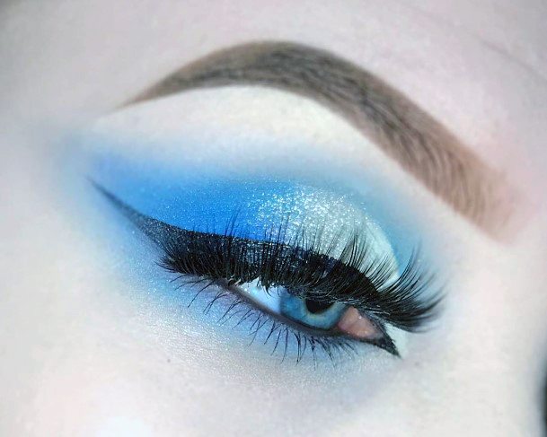 Light Powder Blue Eyeshadow Women