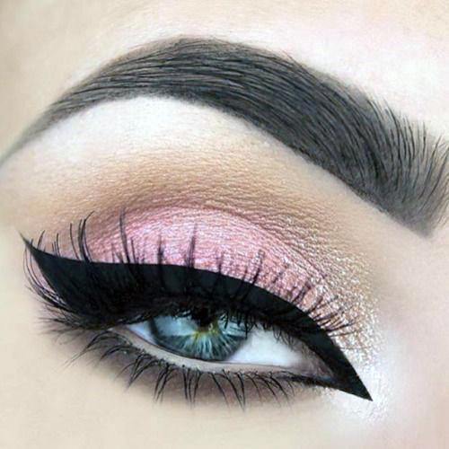 Light Rose Tinged Eyeshadow Women