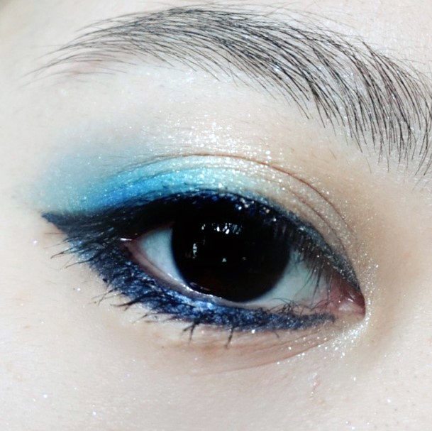 Light Tints Of Blue Eyeshadow For Women