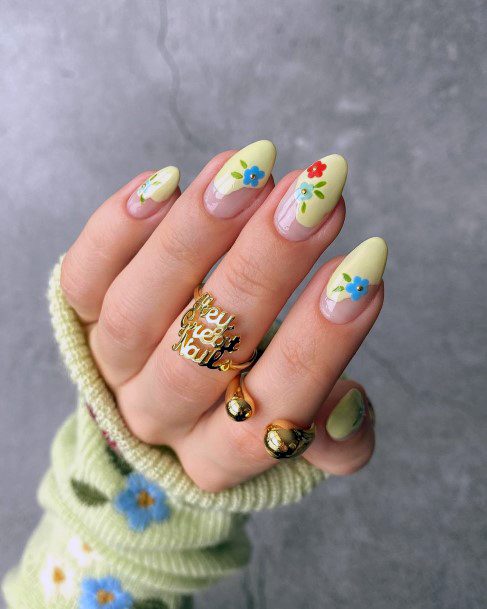 Light Yellow Nail Feminine Designs