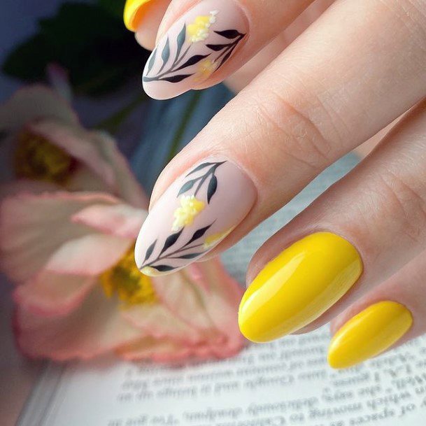 Light Yellow Womens Nail Ideas