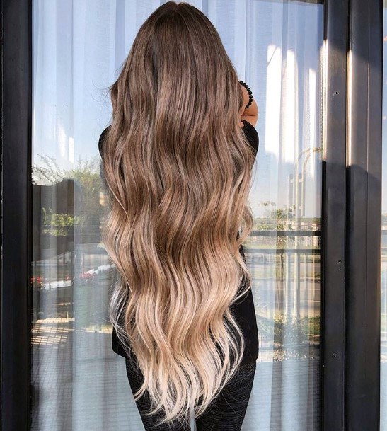 Long Wavy Balayage For Women Who Want A Glamorous And Effortless Look