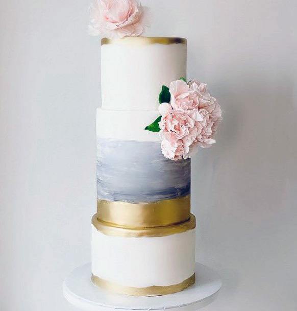 Lovely 3 Tier Wedding Cake Women