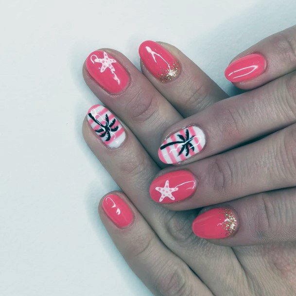 Lovely Cute Pink And White Stripe Star Fish Gold Flake Nail Ideas For Women