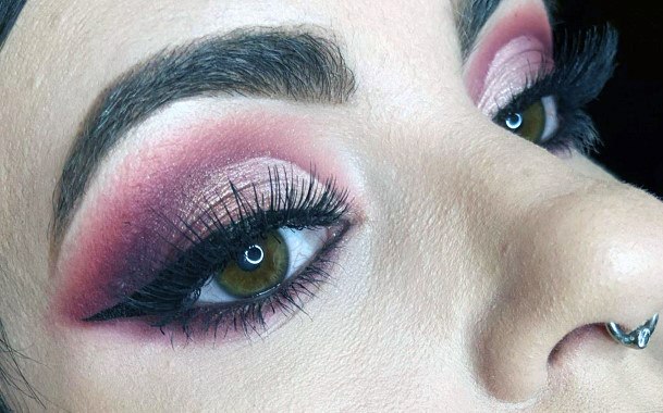 Lovely Dark Pink Toned Eyeshadow Women