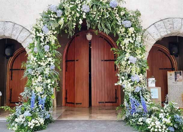 Lovely Flora Entrance Church Wedding Decorations