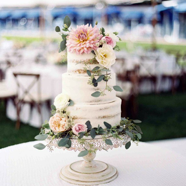 Lovely May Flower Wedding Cake