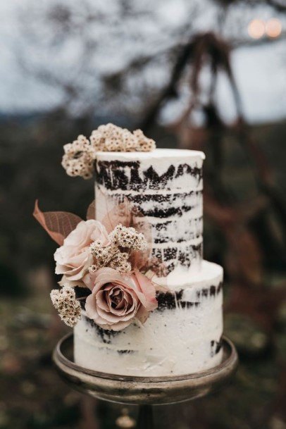 Lovely Roses On Chocolate Wedding Cake