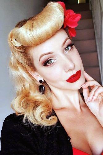 Lovely Strawberry Blonde Vintage Pinned Red Flower Curl Womens Hair