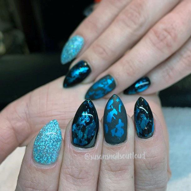 Lovely Sweet Blue Black Dazzling Sleek Polised Nail Design Ideas