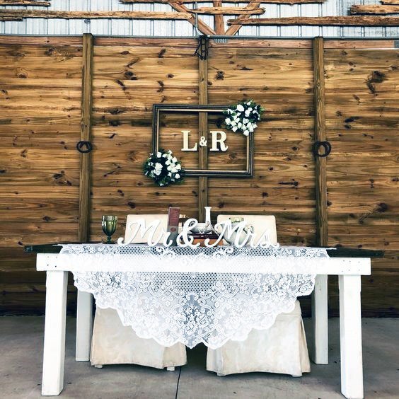 Lovely White Wedding Table Rustic Barn Backdrop Ideas