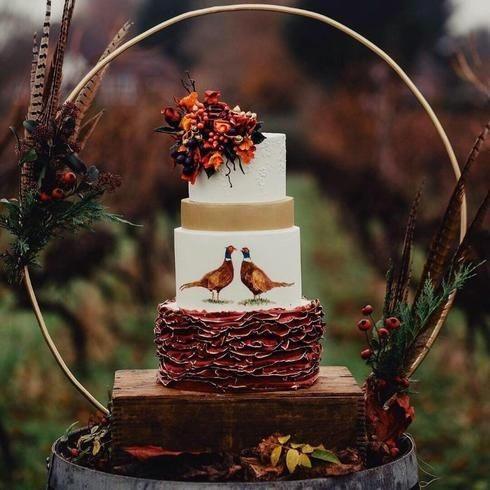 Loving Birds Designs On Country Wedding Cake