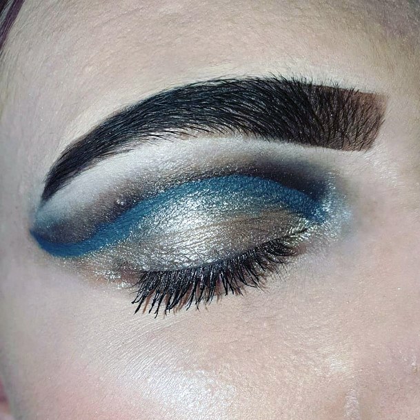 Lustrous Silver And Blue Eyeshadow Women