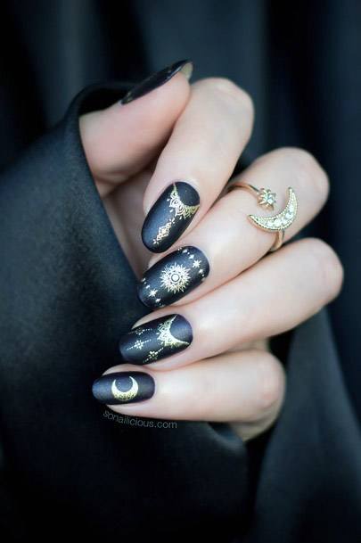 Magic Nails Black And Gold Nails