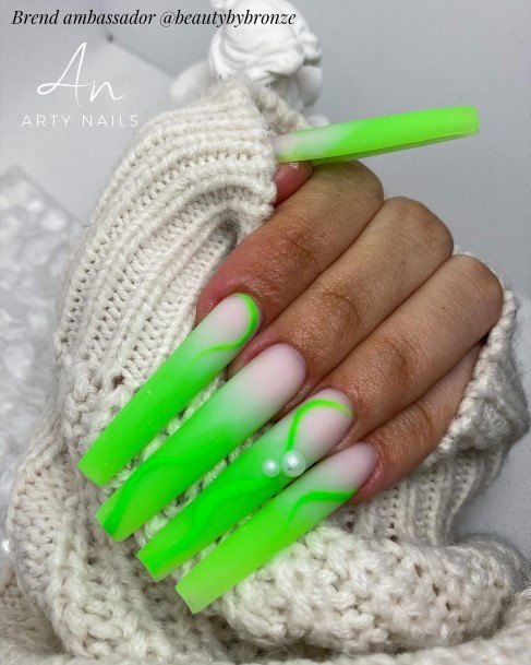 Magnificent Green Ombre Fingernails For Girls