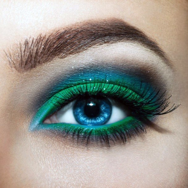 Magnificient Blue And Green Eyeshadow Women