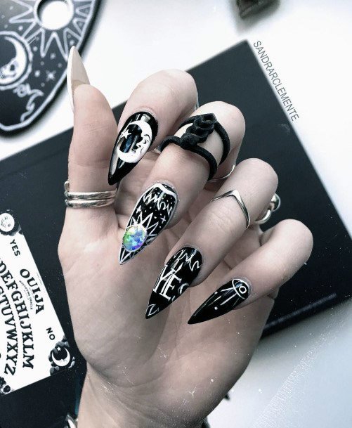 Magnificient Moon Nails Women