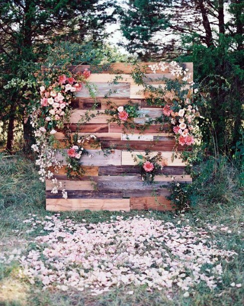 Marvelous Wooden Backdrop Floral Wedding Design Ideas