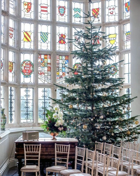 Masive Christmas Tree Indoors Wedding Seating Ideas For Winter