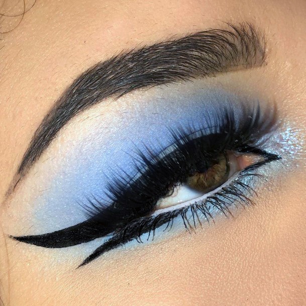 Matte Womens Blue Eyeshadow Makeup Looks