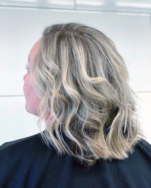 Messy Blonde Waves Youthful Hairstyles Over 50