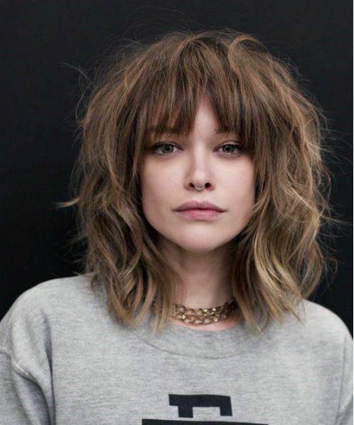 Messy Effortless Bang Hairstyle For Girls With Bangs