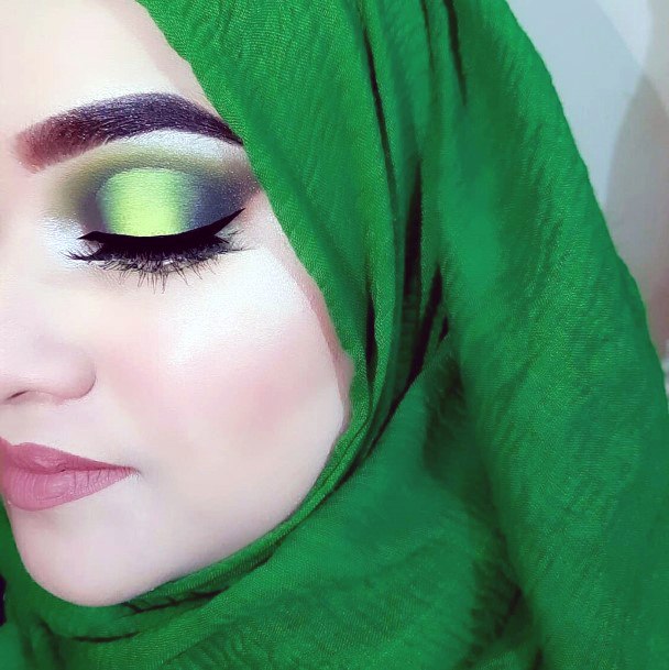 Metallic Dark Green Eyeshadow Women