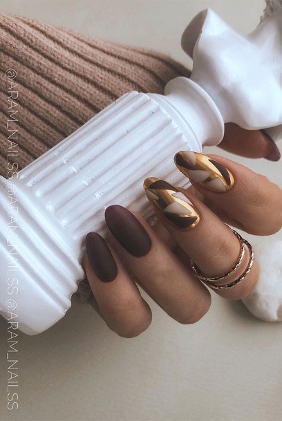 Metallic Gold Nail Feminine Designs