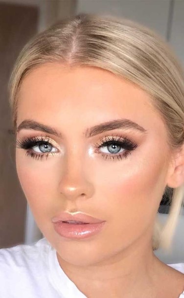 Metallic Pretty Eye Makeup Look Women