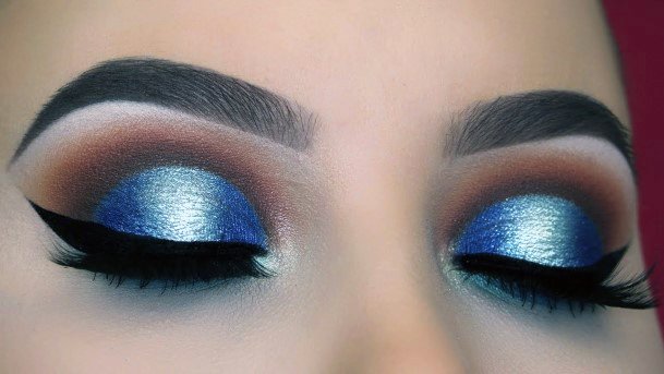 Metallic Silvery Blue Eyeshadow Women